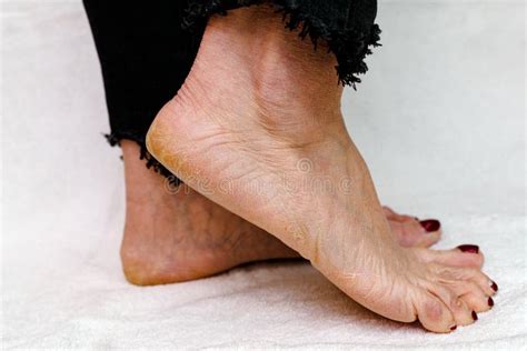 mature feet soles|Woman Soles Images – Browse 80,115 Stock Photos, Vectors,。